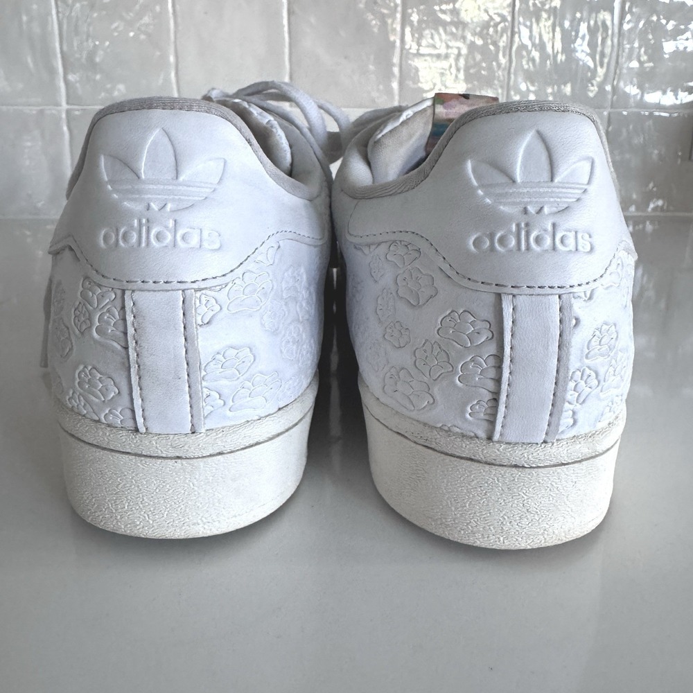 Adidas Disney Bambi Superstar Sneaker Womens 9.5 White Floral Embossed Shell Toe - Picture 5 of 9